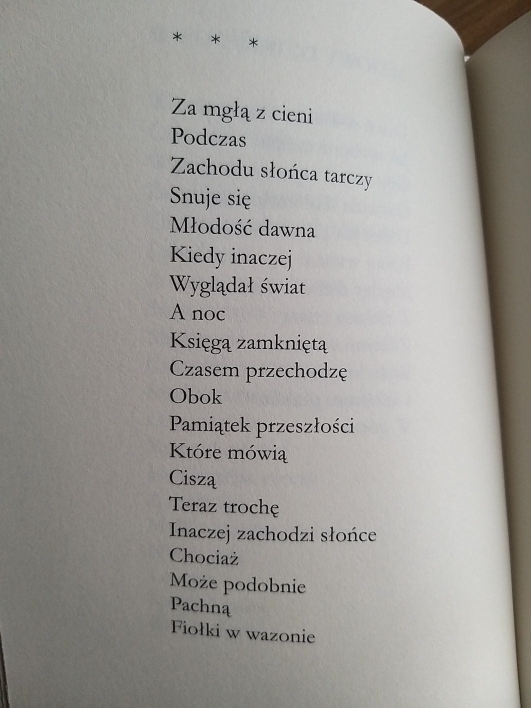 Tomik poezji ,,Między niebem a ziemią"