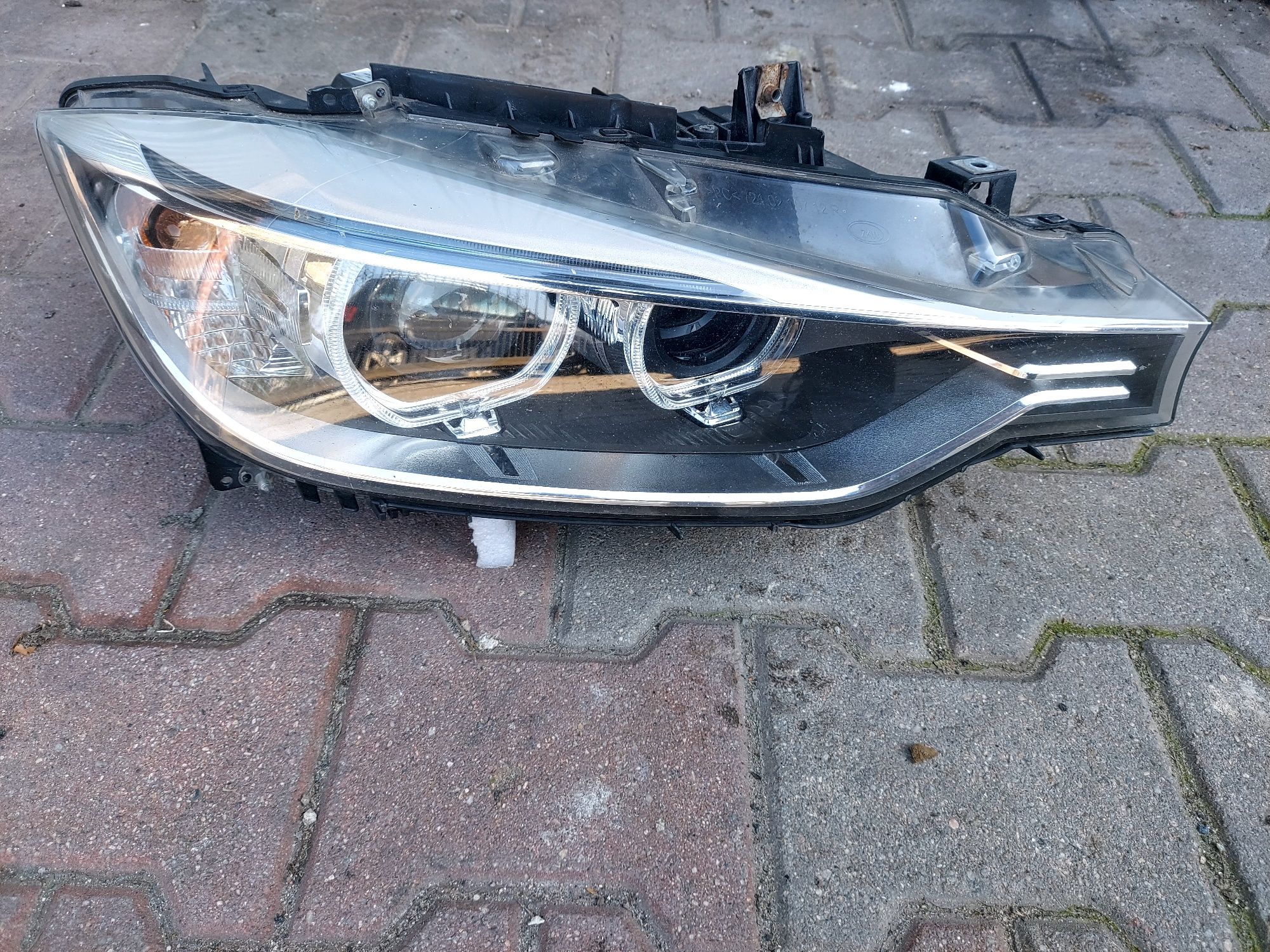 Lampa reflektor BMW F30 F31 xenon skrętna dynamic prawa EUROPA