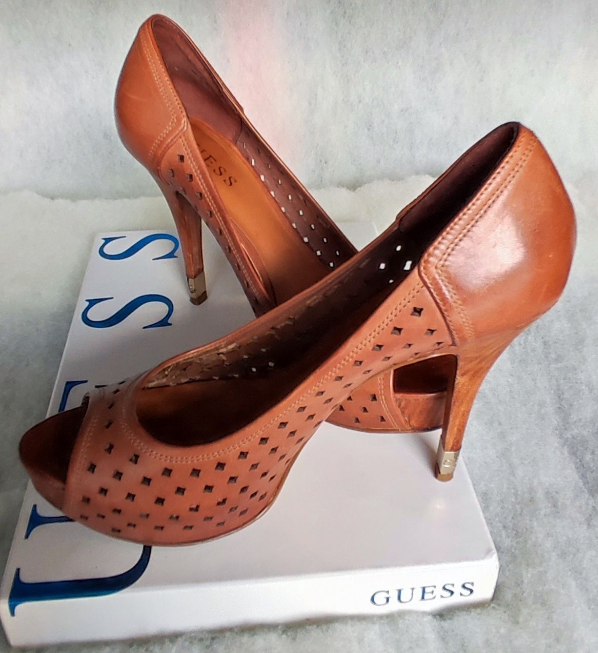 Sapatos da Guess T-38 em couro