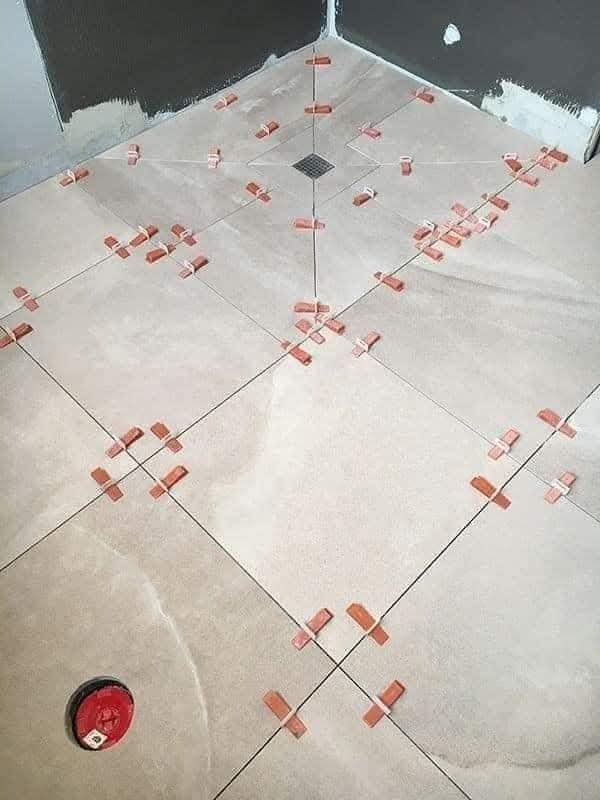 Remodelagem,  canalização, instalação de ladrilho e piso flutuante.