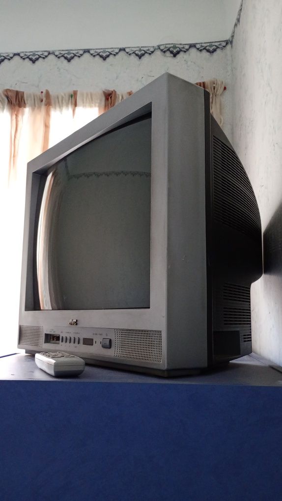 Телевізор JVC робочий (з пультом)