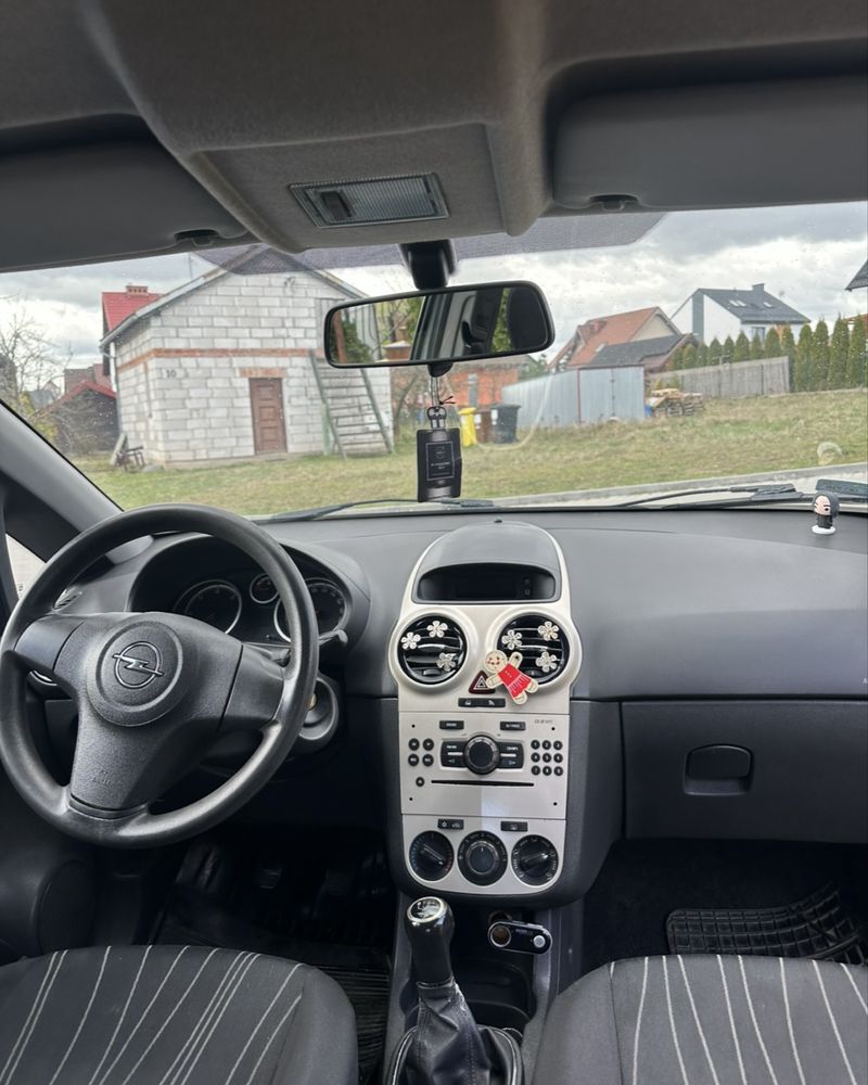 Opel corsa D 2007 rocznik