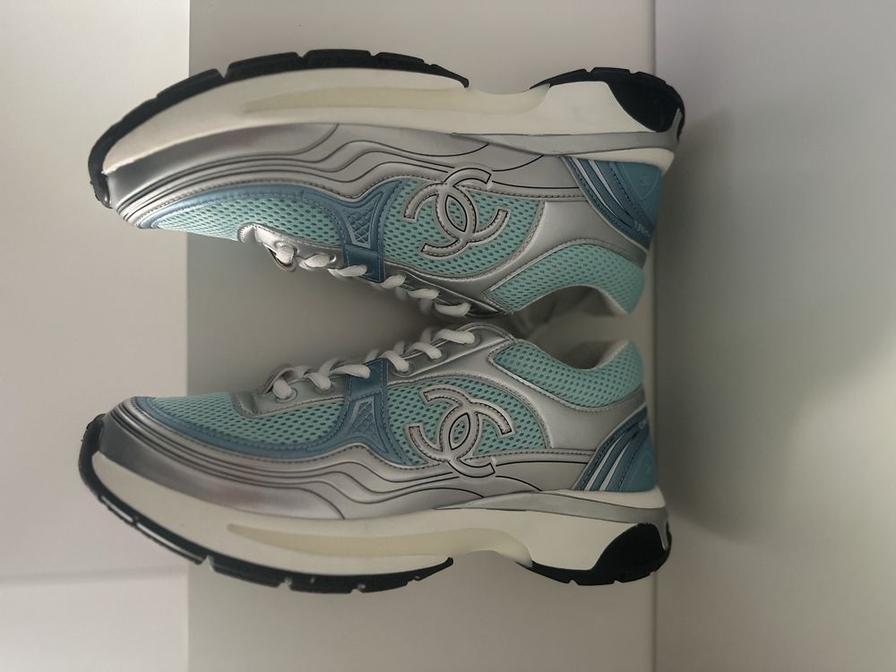 Chanel cc runner