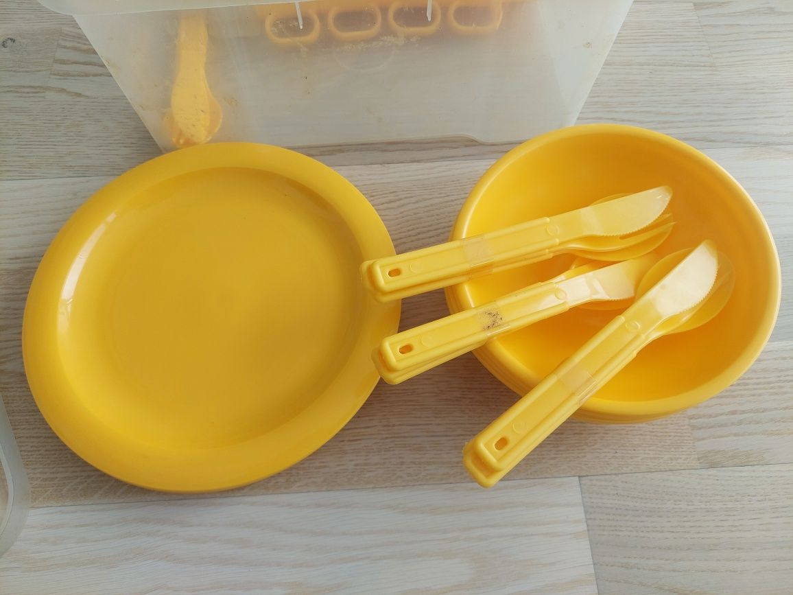 Zestaw piknikowy w pojemniku dla 4 osób
