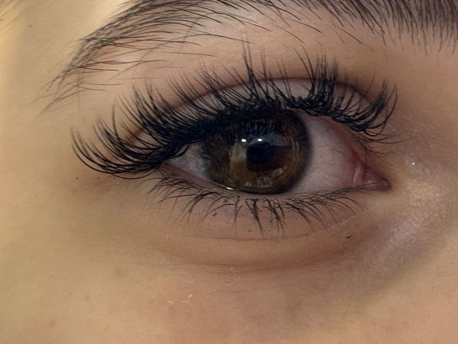 Запрошую вас на професійне нарощування вій в затишному кабінеті