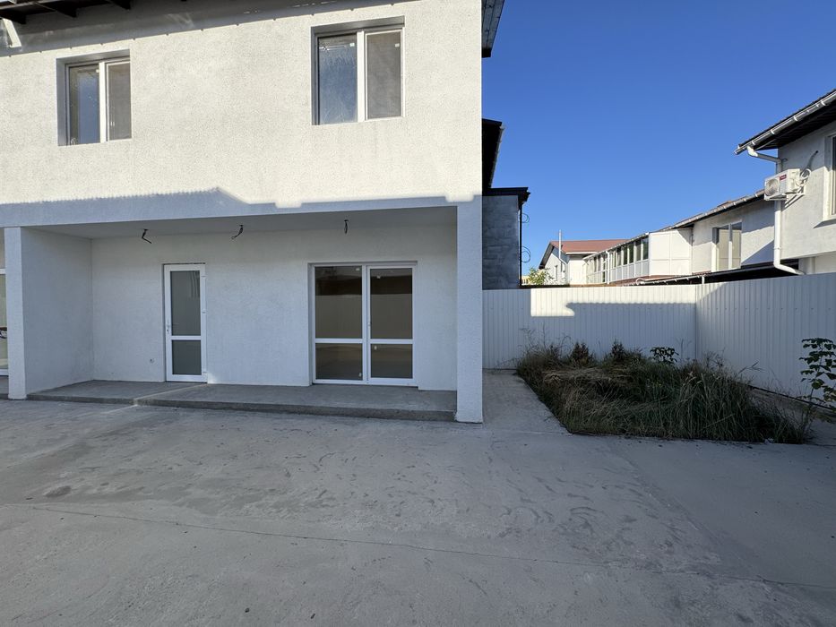 Таунхаус на два входи