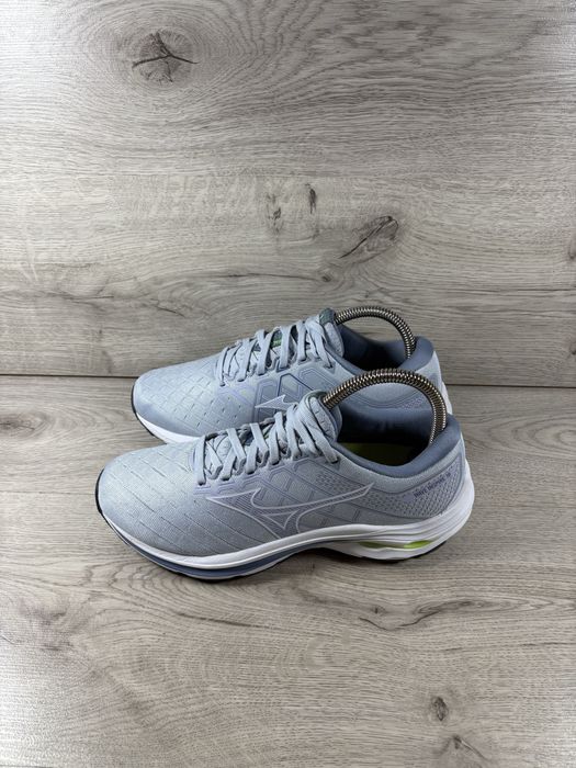 Mizuno Wave Inspire 18 жіночі кросівки в зал 38 розмір