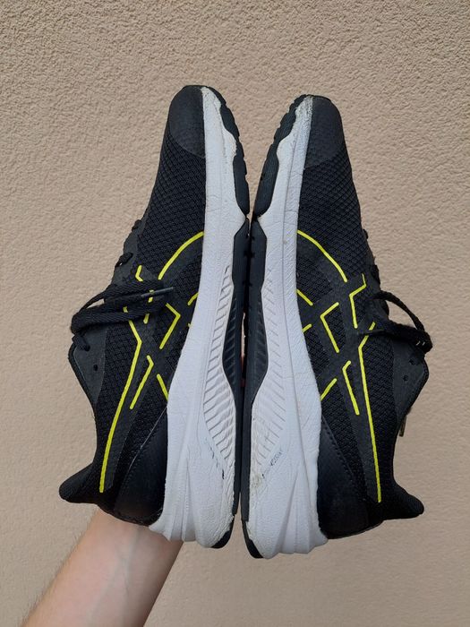 Кросівки Asics GT-1000 12 в чудовому стані.