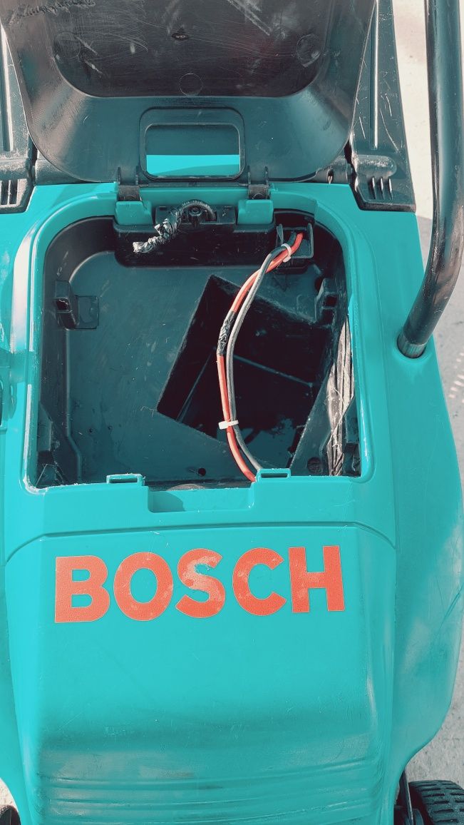 Газонокосилка аккумуляторная Bosch 12В