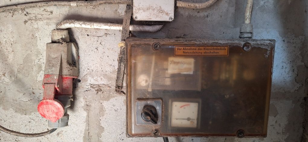 Mieszalnik pasz Mrol i śrutownik ssąco tłoczący ley 7,5 kw