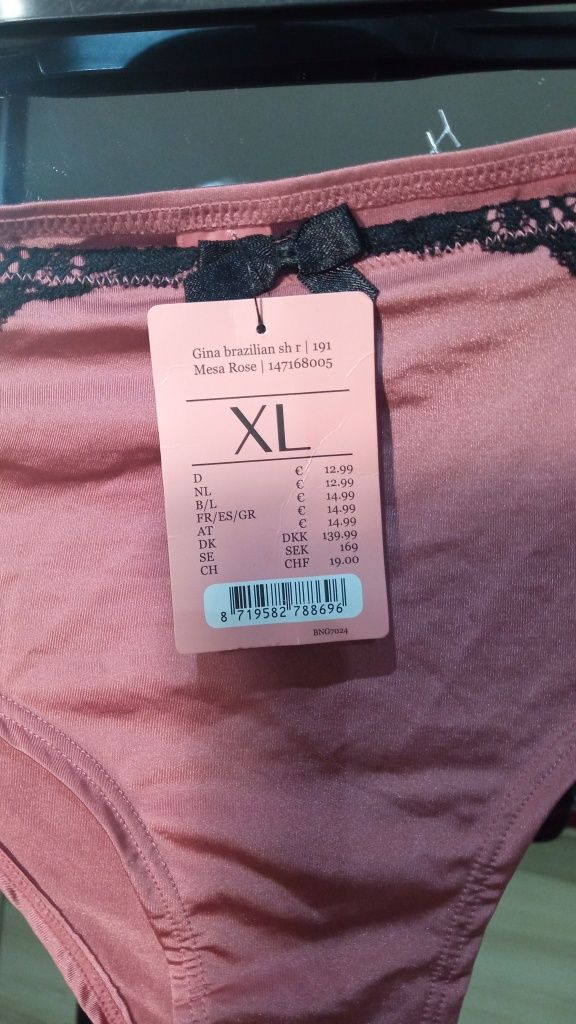 Komplet bielizny damskiej Hunkemōller nowy 85G śliczny ozdobiony koron