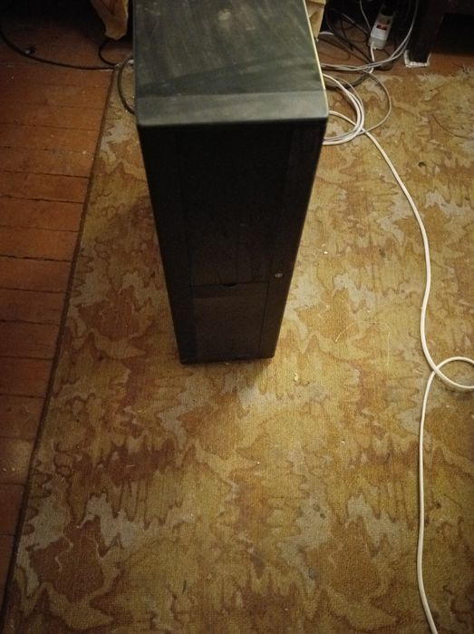 Корпус для комп'ютера сервера дуже дуже великий