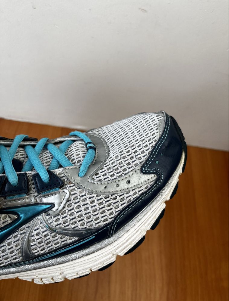Brooks 44 р 28см