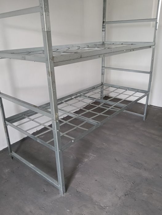 Łóżka metalowe piętrowe