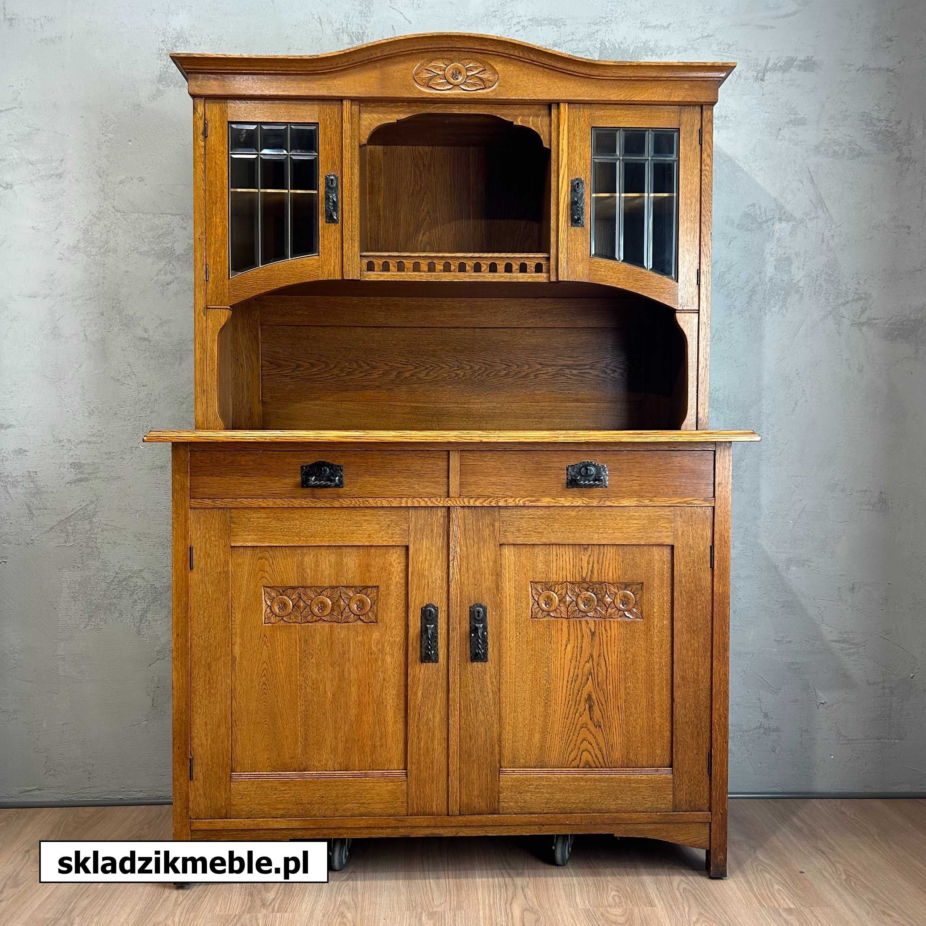 050725 Stylowy kredens dębowy z okresu miedzywojennego