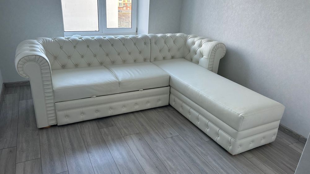 Диван білий шкіряний