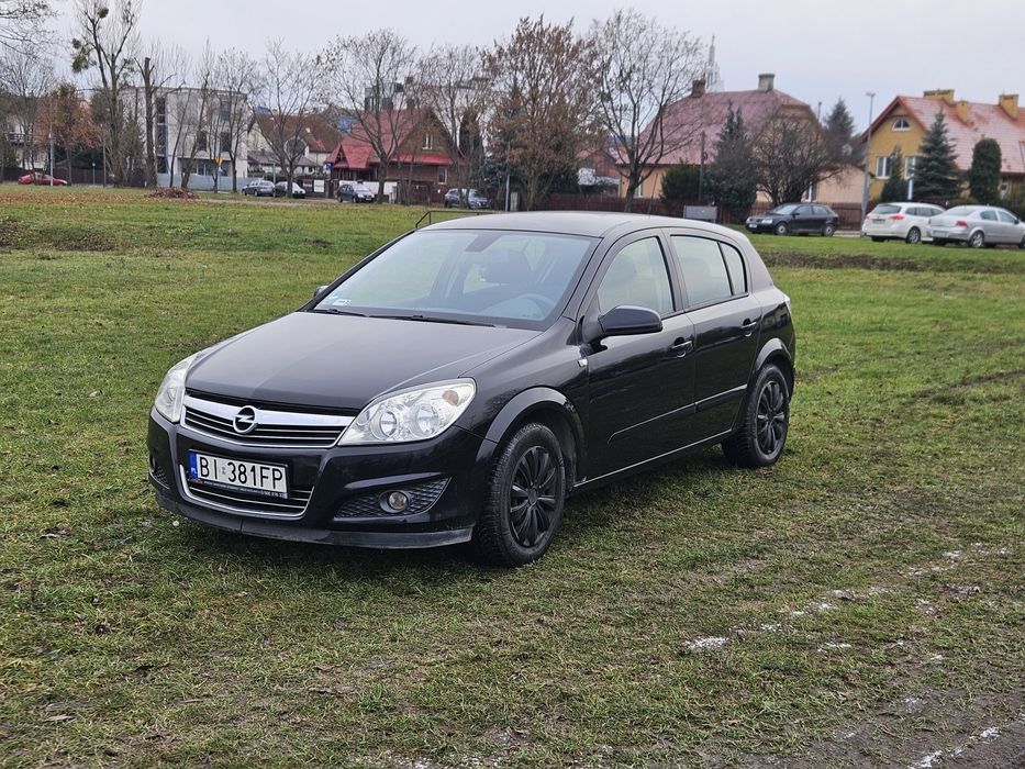 Sprzedam opla astrę h 1.6 czysta benzyna 2007 rok