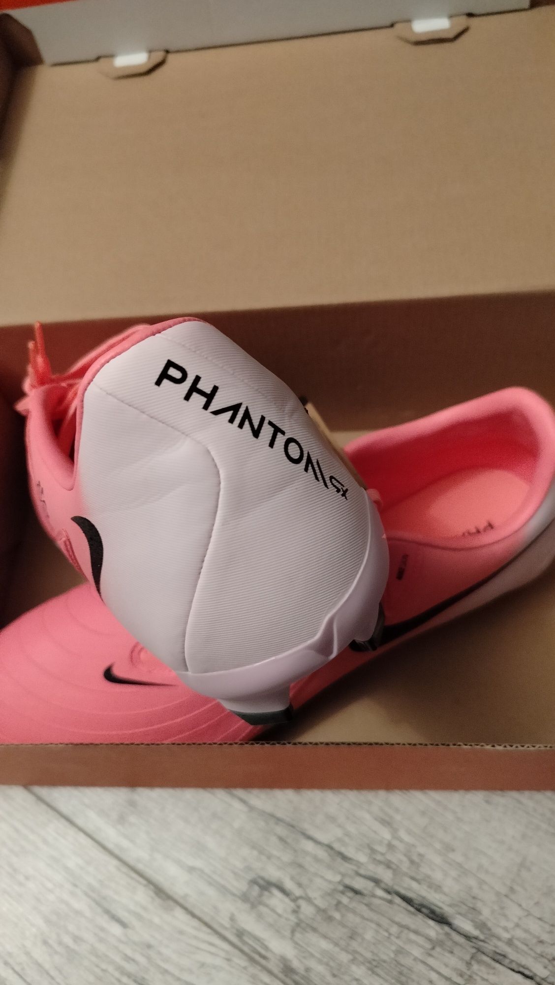 Nike Phantom GX 2 Academy, korki 46