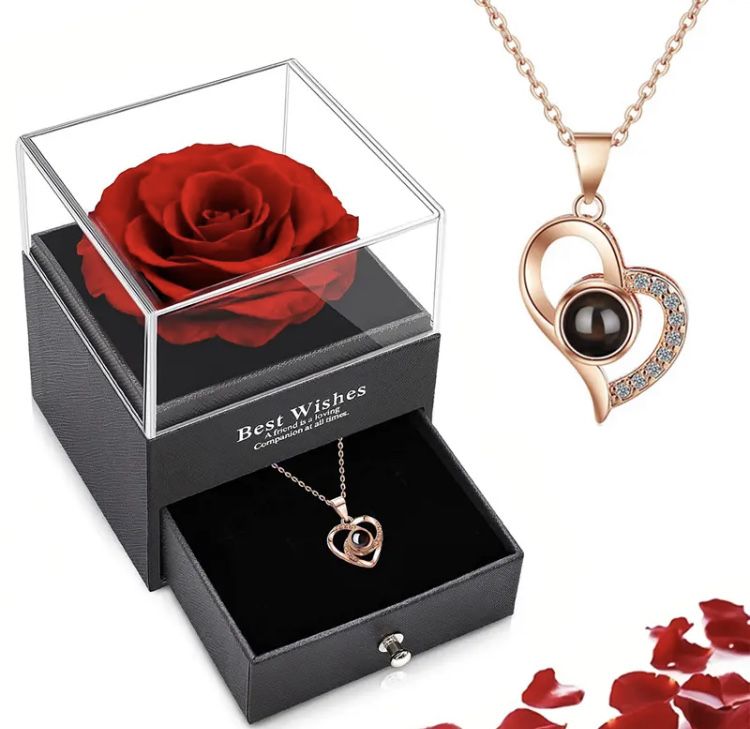 Caixa com colar e rosa