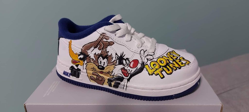 Nowe Nike Force 1 custom looney tunes królik bugs tweety roz.26