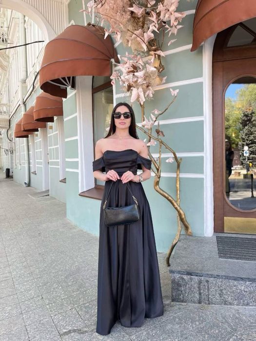 Вечірня сукня атласна