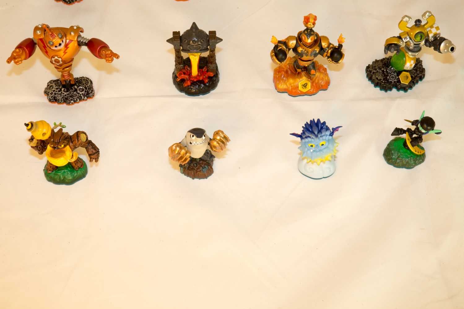 Conjunto Lote Skylanders 34 Figuras e Saco Original