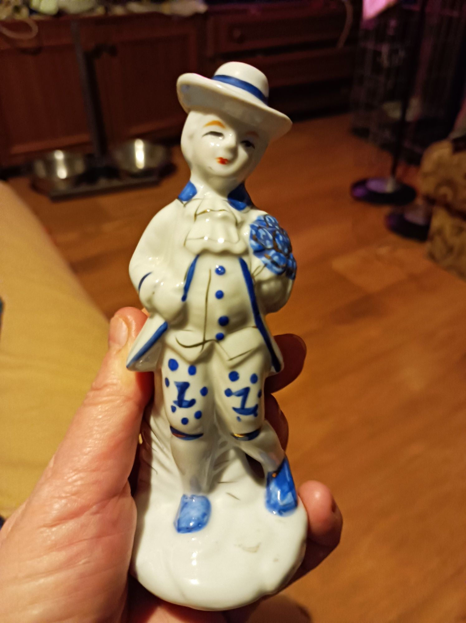 Figurka porcelanowa kawaler