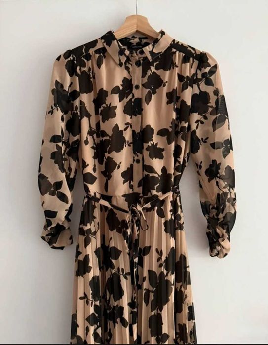 Reserved dluga elegancka beżowa plisowana sukienka