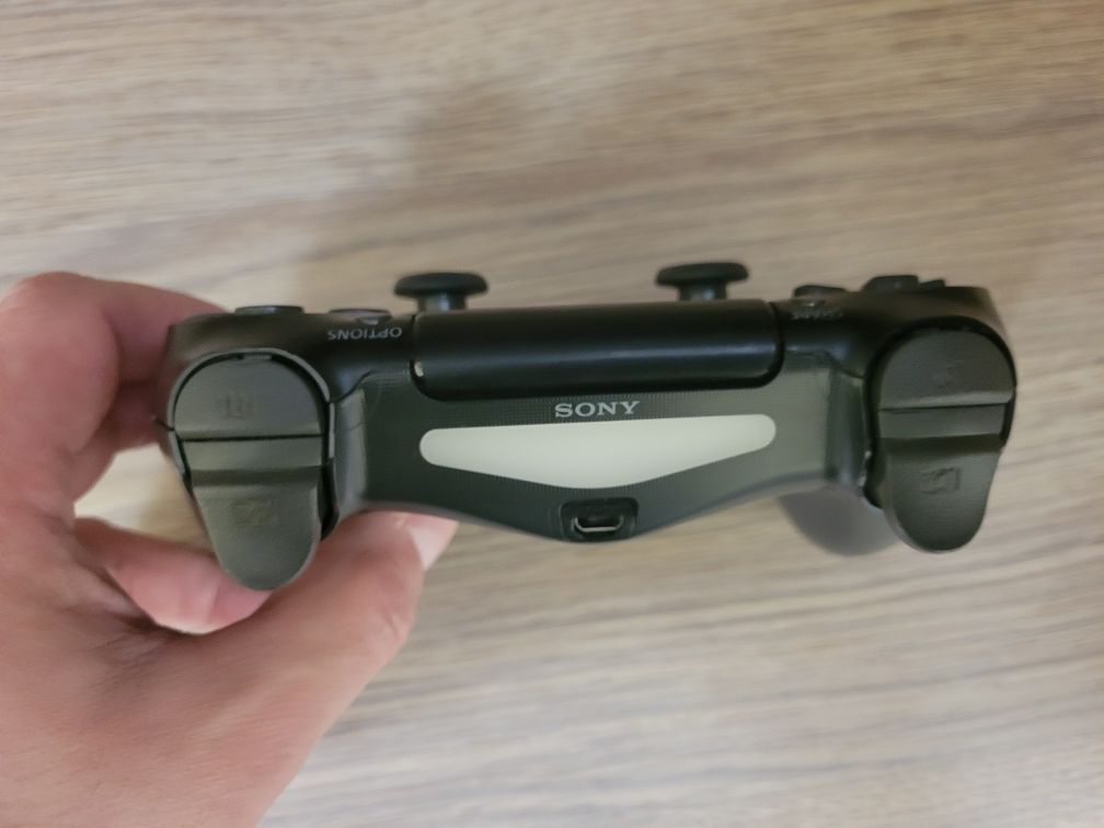 Продам оригинальный геймпад DualShock 4(v2) на запчасти