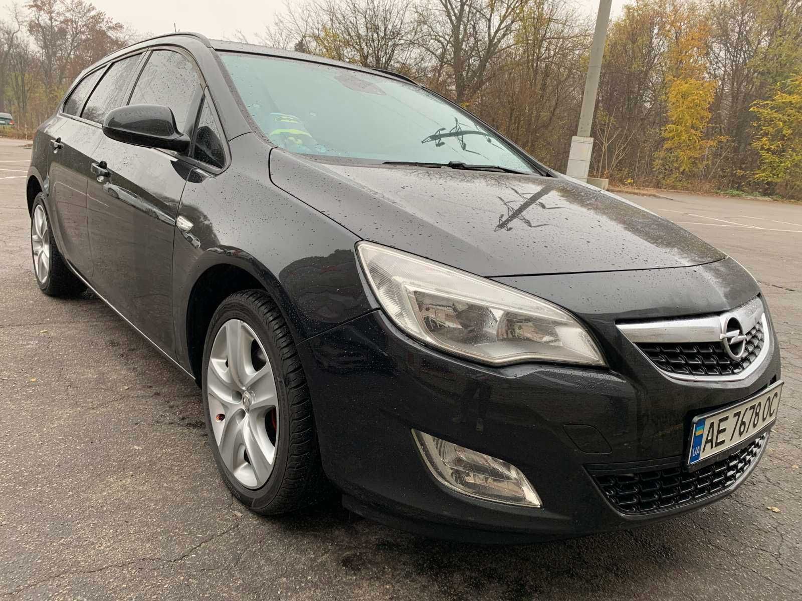 Продам Opel Astra J 1.7CDTI 2011p.