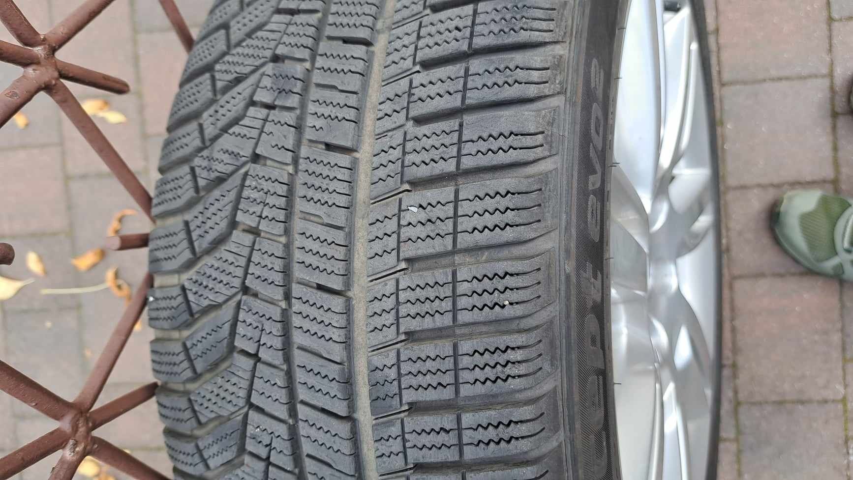 Zestaw felgi opony zimowe Volvo 8j r18 245/45/18 hankook Evo 2