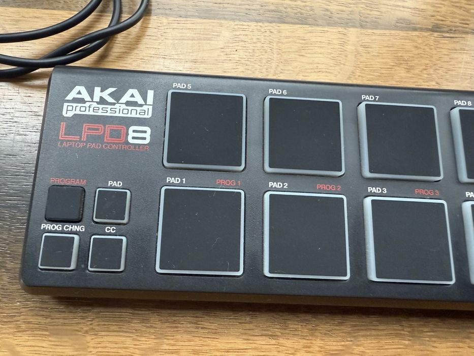MIDI контроллер Akai LPD8. Контроллер Akai. Akai lpd8. Клавиатура