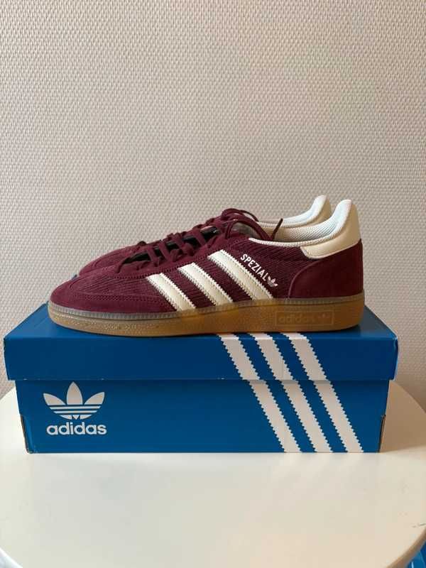 Shadow Red\Piłka ręczna*adidas nowy UnisexTrampki.38