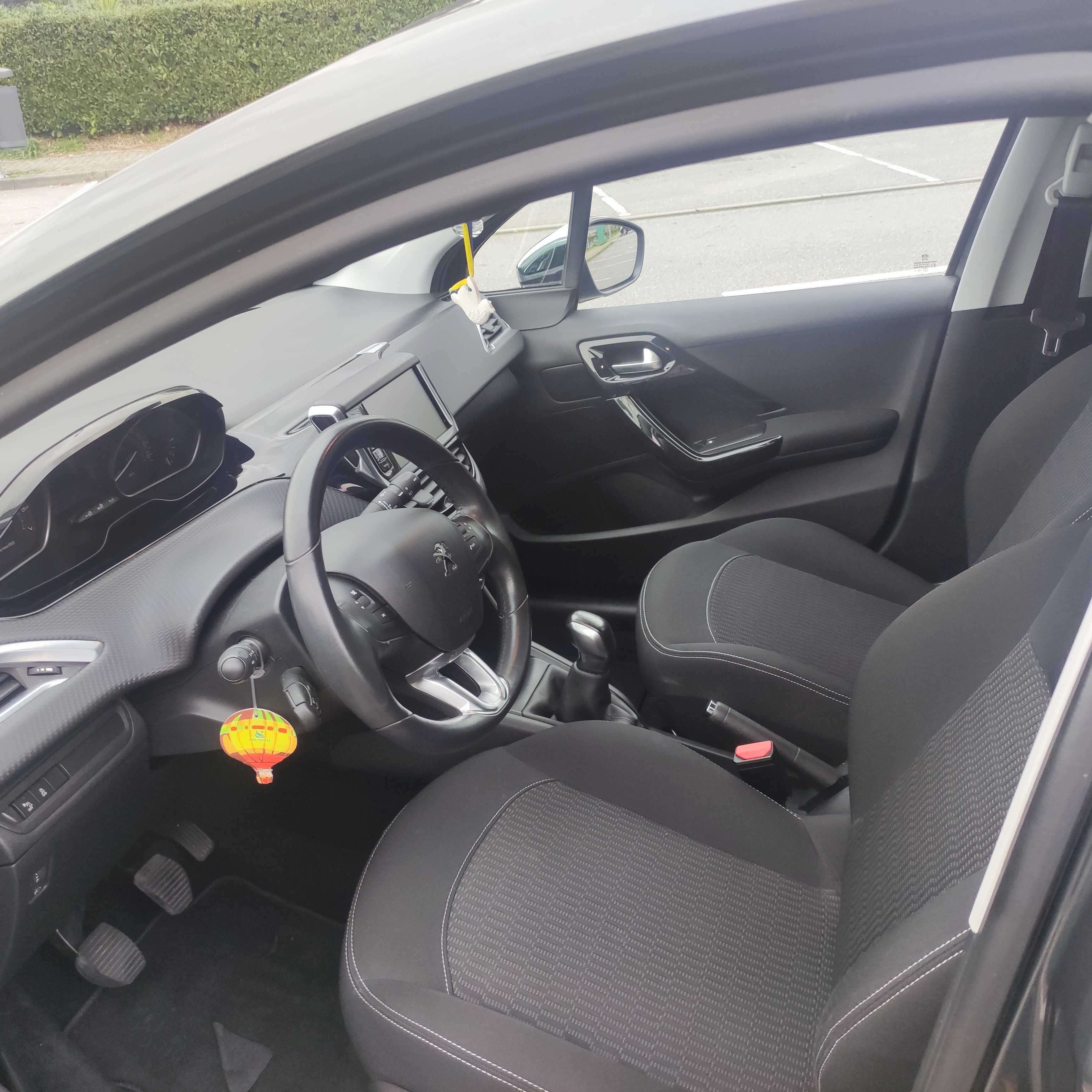 Peugeot 208 1.2 PureTeck style