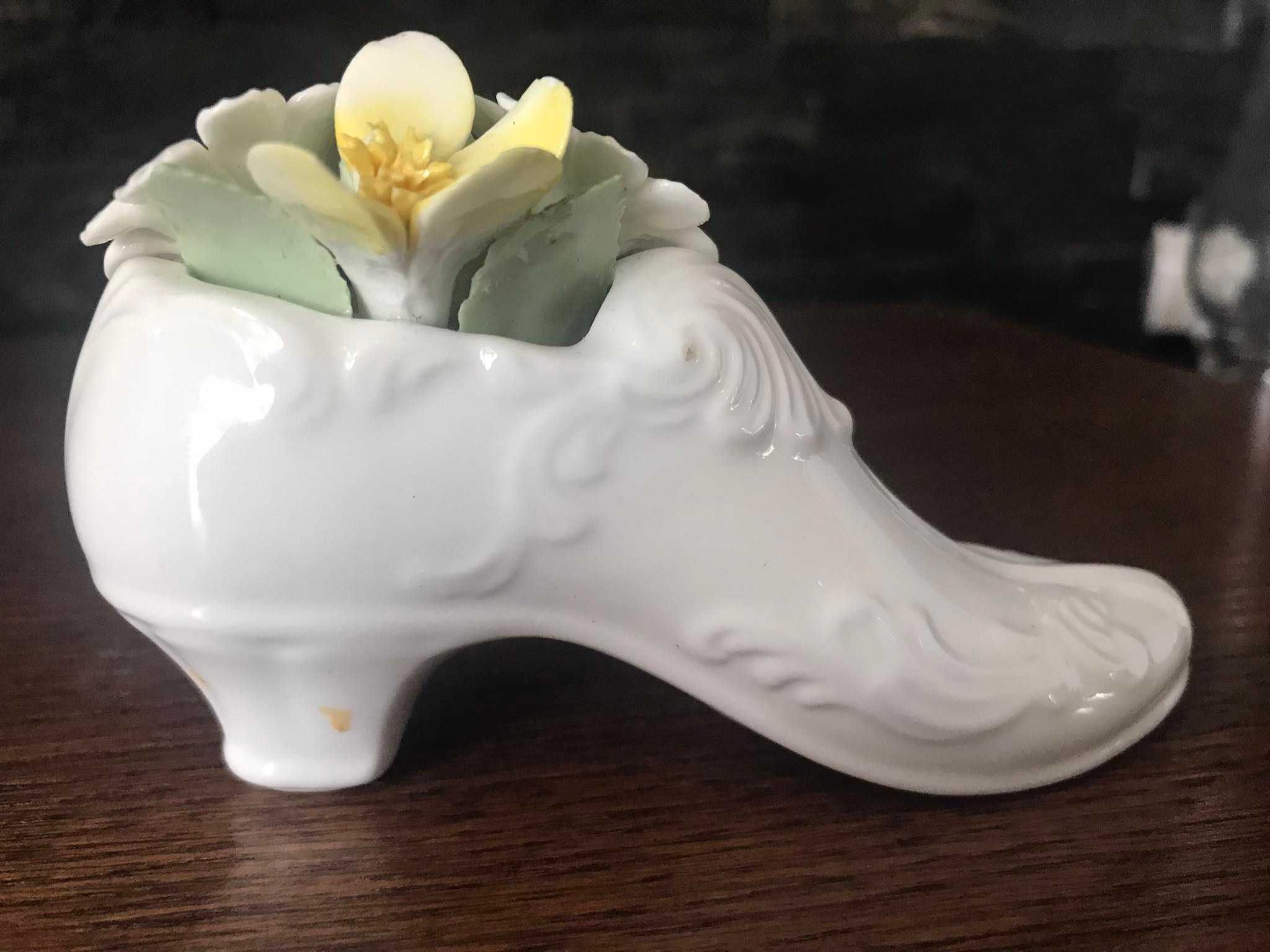 Porcelanowy bucik kwiatki Royal Doulton