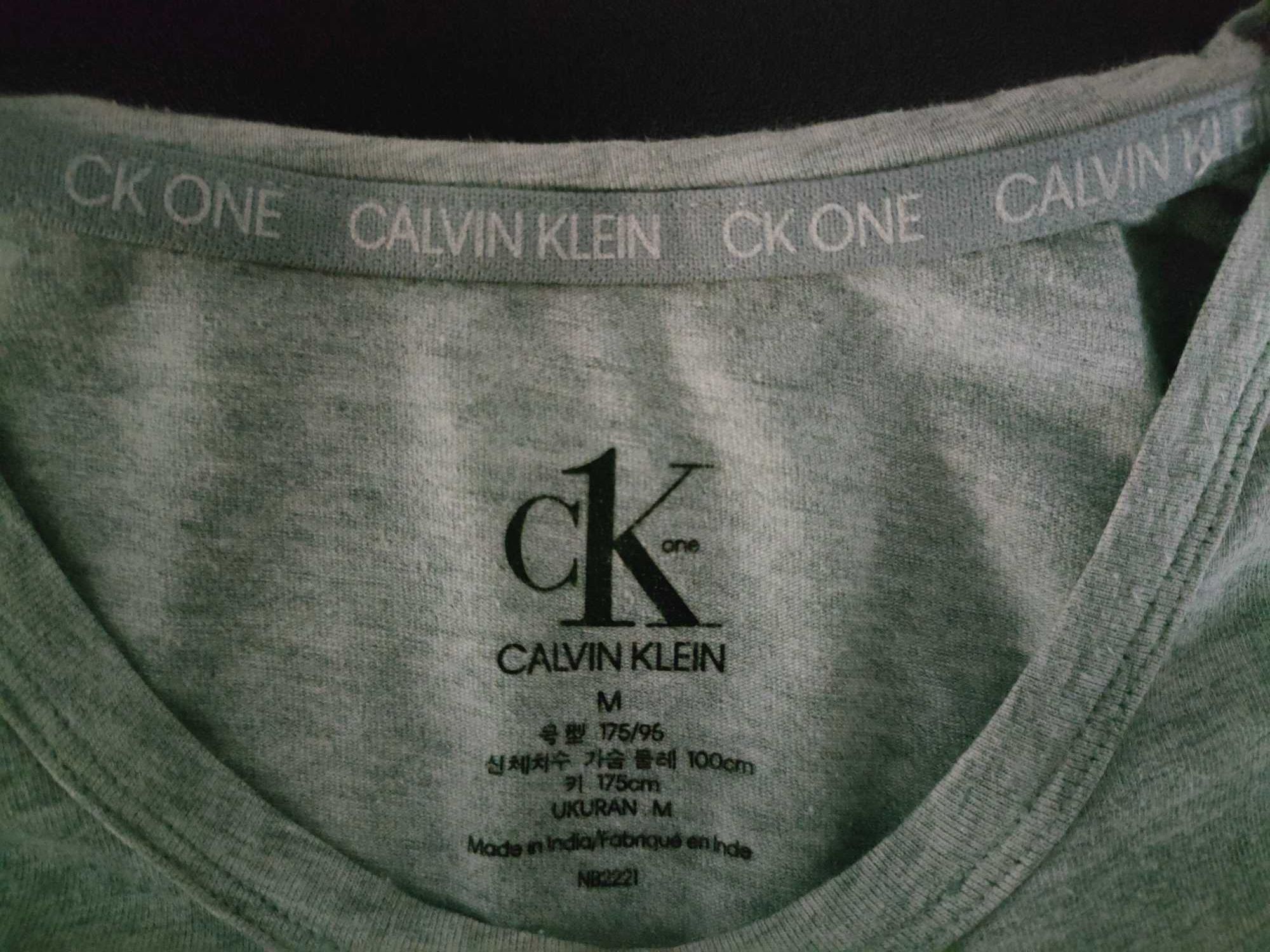 świetny t-shirt CALVIN KLEIN CK ONE, super stan