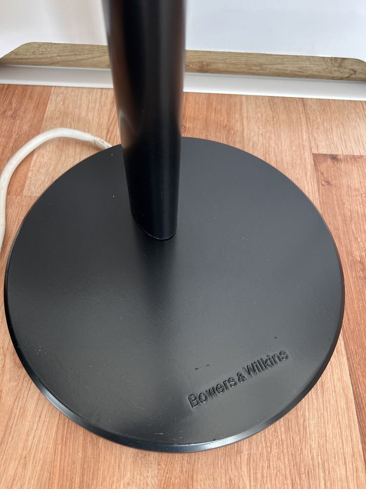 Kolumny Bowers & Wilkins M1 na standach
