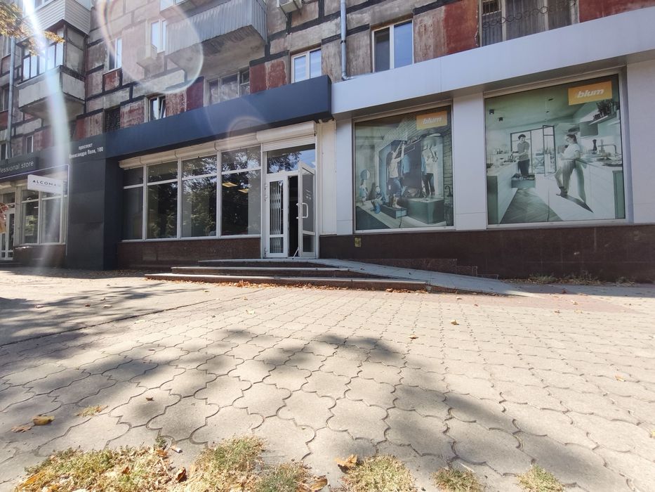 Приміщення на проспекті Олександра Поля 100