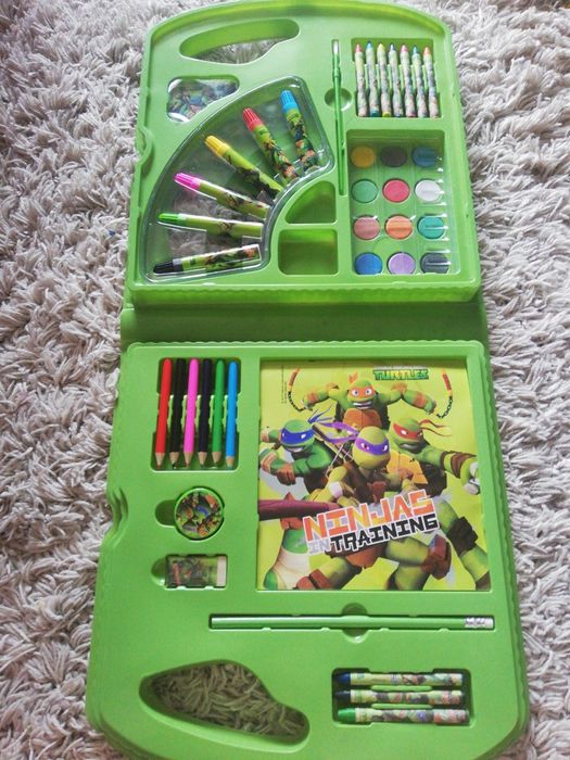 Estojo multimateriais Tutles novo