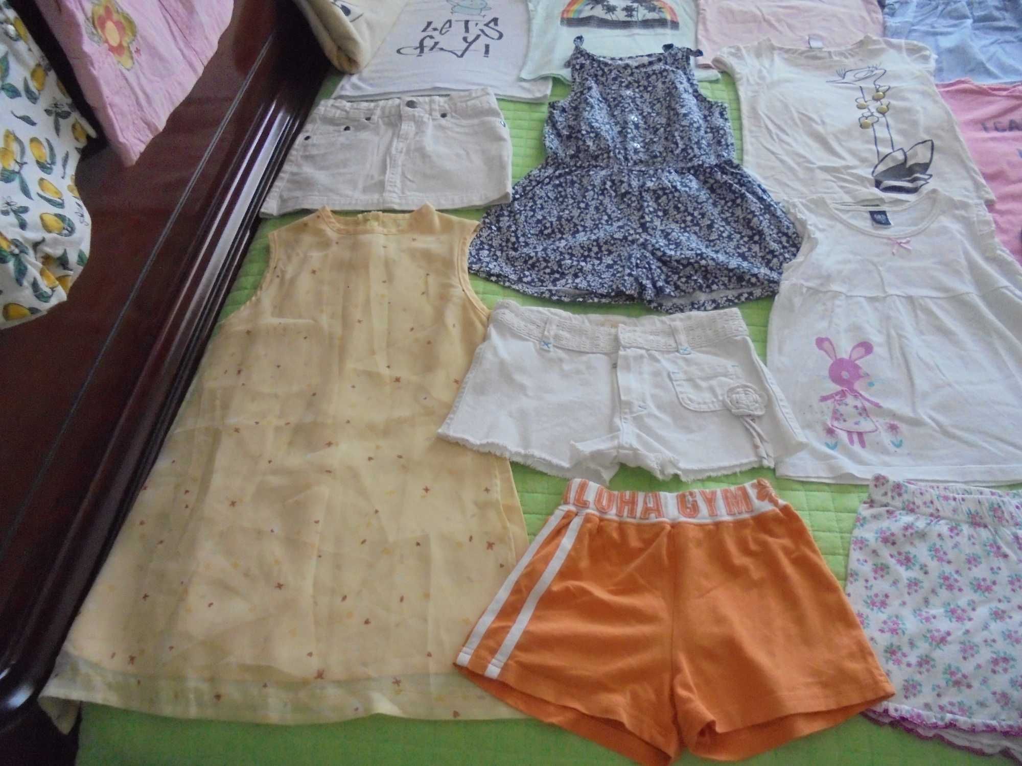 lote de roupa de menina a toalha da praia