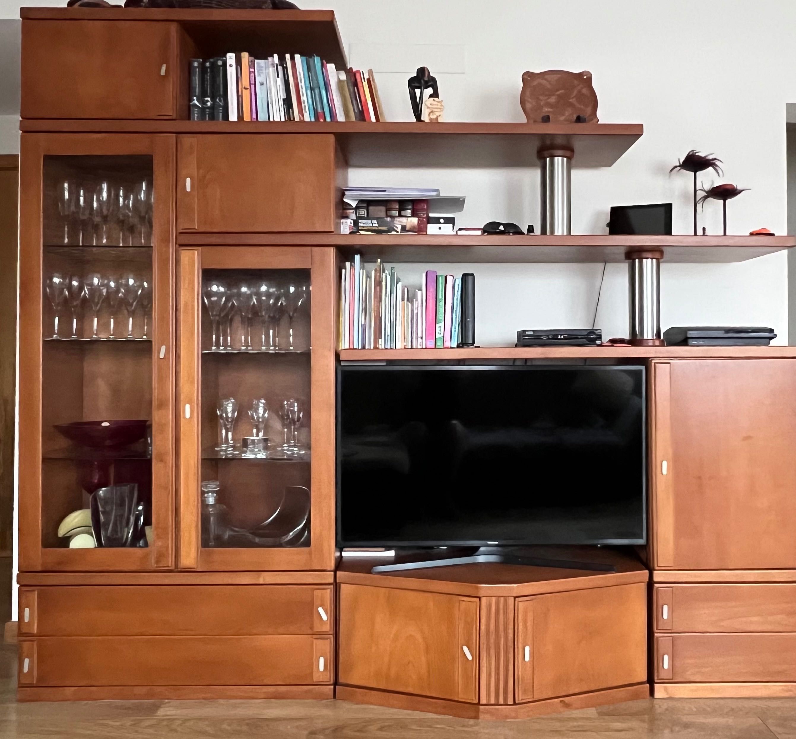 Móvel de sala com vitrine