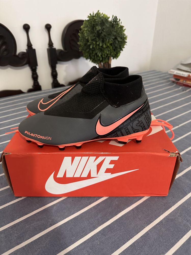 Bota de NiKe número 39, qualquer cenas, é só mandar mensagem