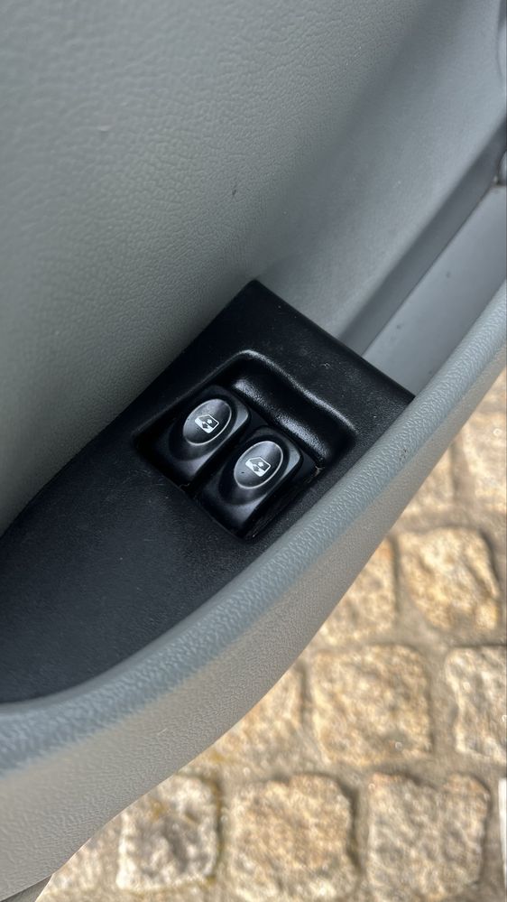 Renault kangoo 5 lugares  trato financiamento