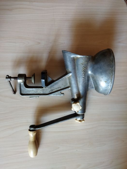 Продам соковыжималку механическую