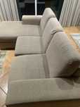 Sofá de três lugares com chaise longue como Novo.