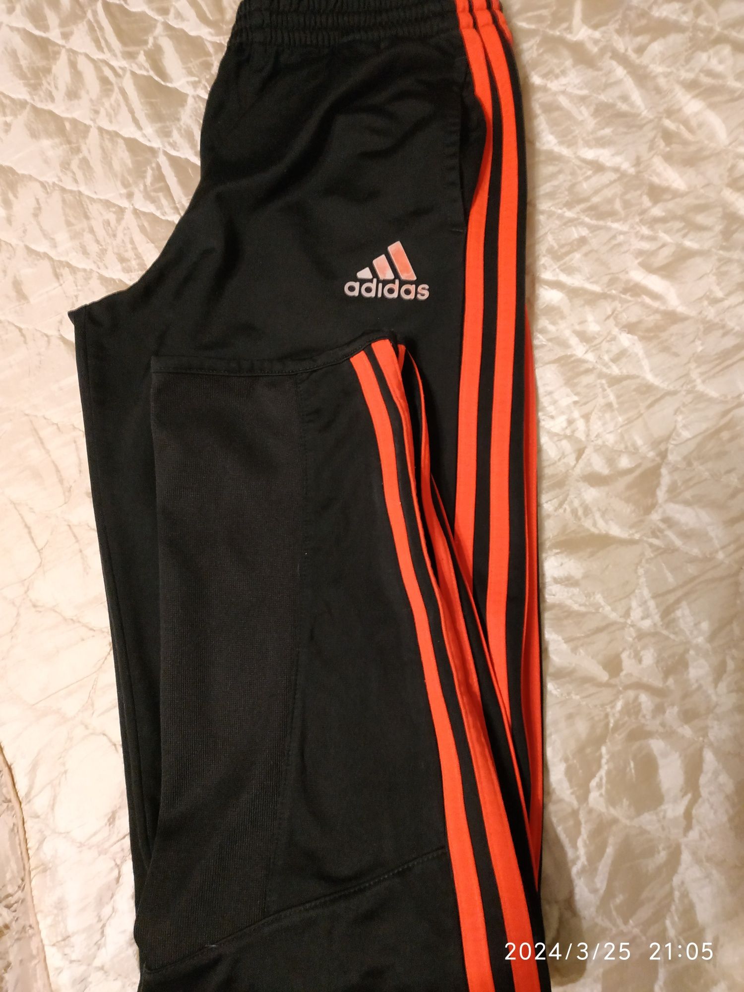 Spodnie dresowe damskie czarne adidas r L, uzywane