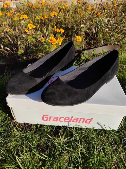 Baleriny z ozdobnym korkiem zamszowe