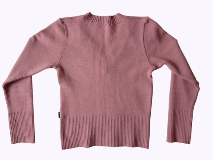 Śliczny różowy sweterek z haftem w kwiatki, r. S/M