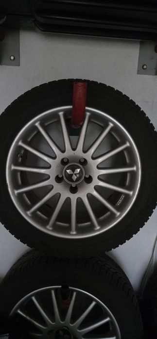 Felgi 18" z oponami zimowymi Nokian do Mitsubishi