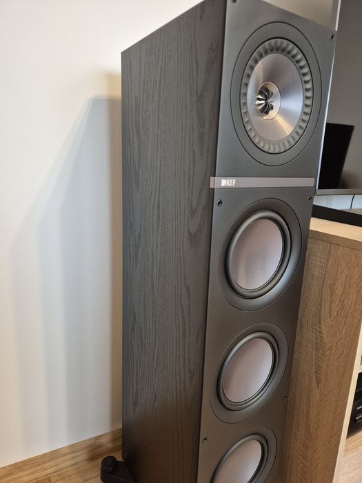 kolumny Kef Q700